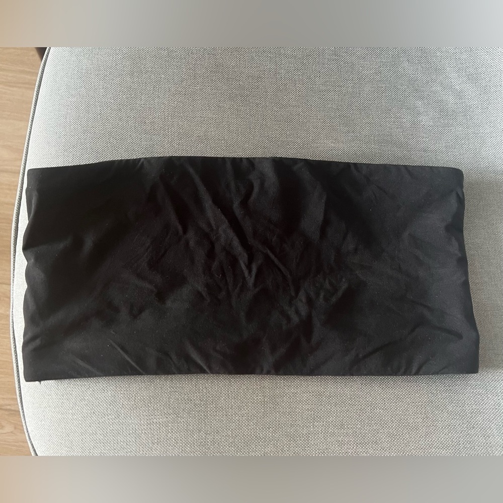 Skims “Fits Everybody Bandeau” in Black